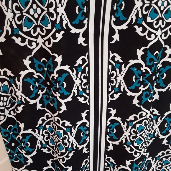 Signature Camryn Dress - Picture 2 of 8